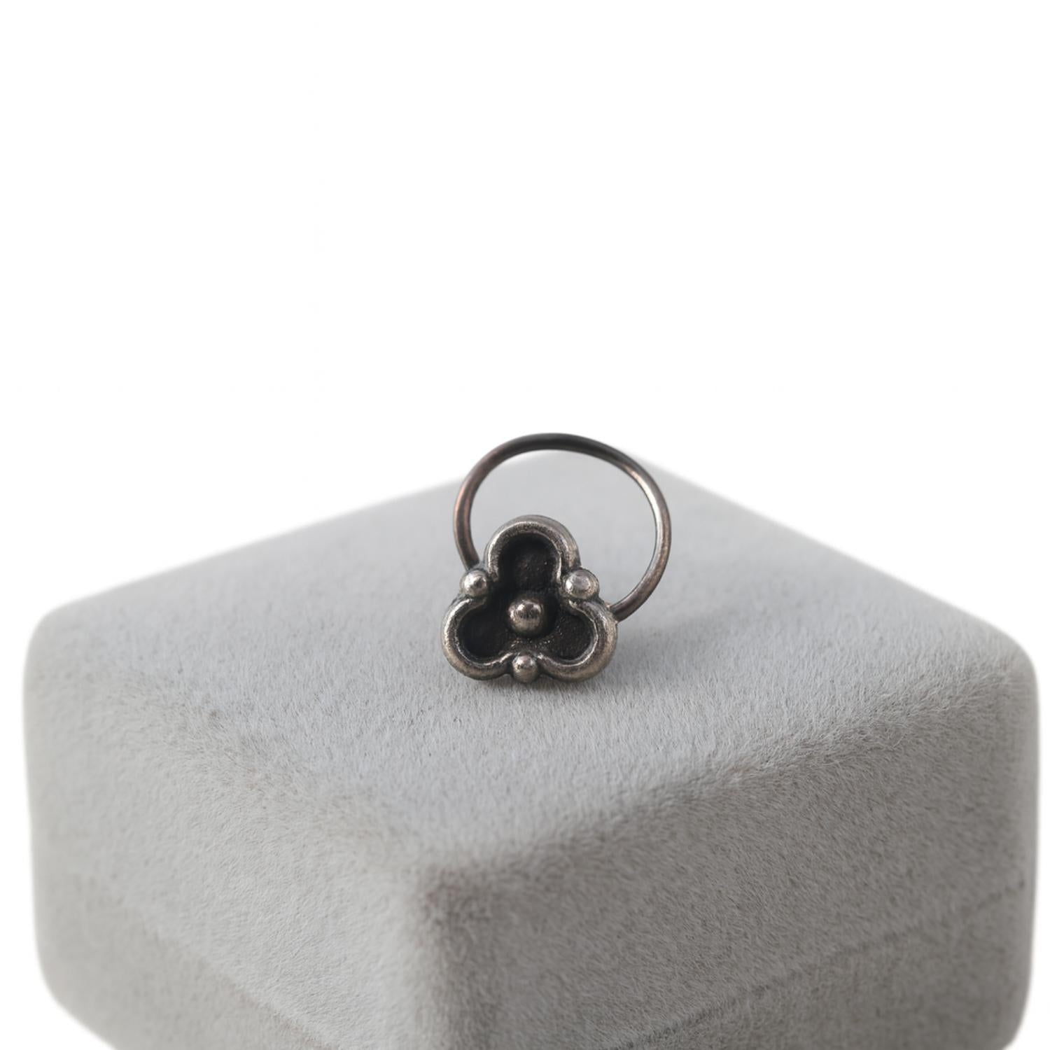 925 Sterling Silver Antique Three-Petal Vintage Floral Nose Pin