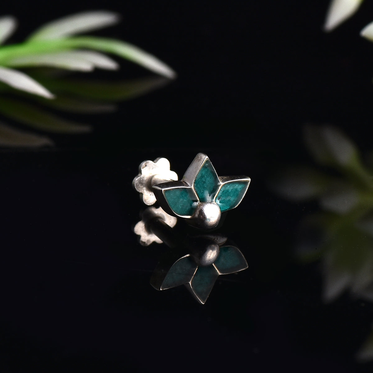Teal Green Enamel Three-Petal Flower Nose Pin – 925 Sterling Silver