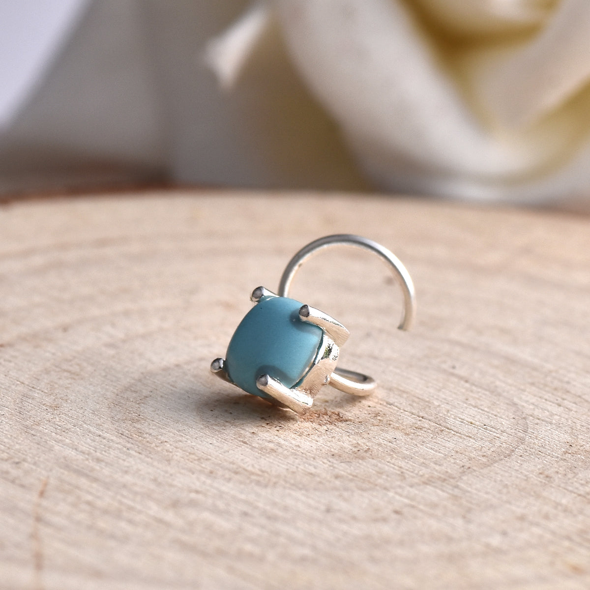 Round Larimar Nose Pin – 925 Sterling Silver