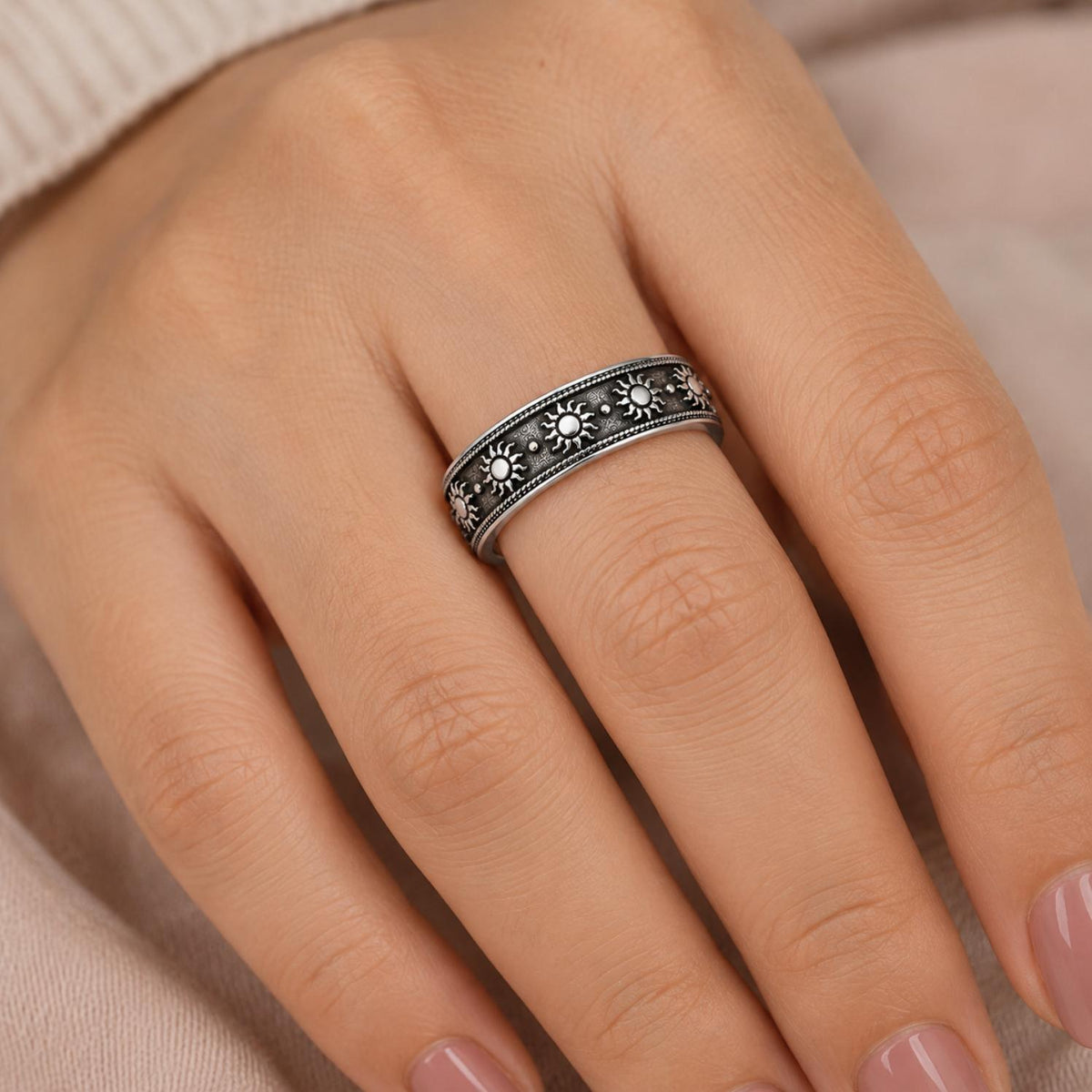 925 Sterling Silver Oxidized Sun Motif Band Ring