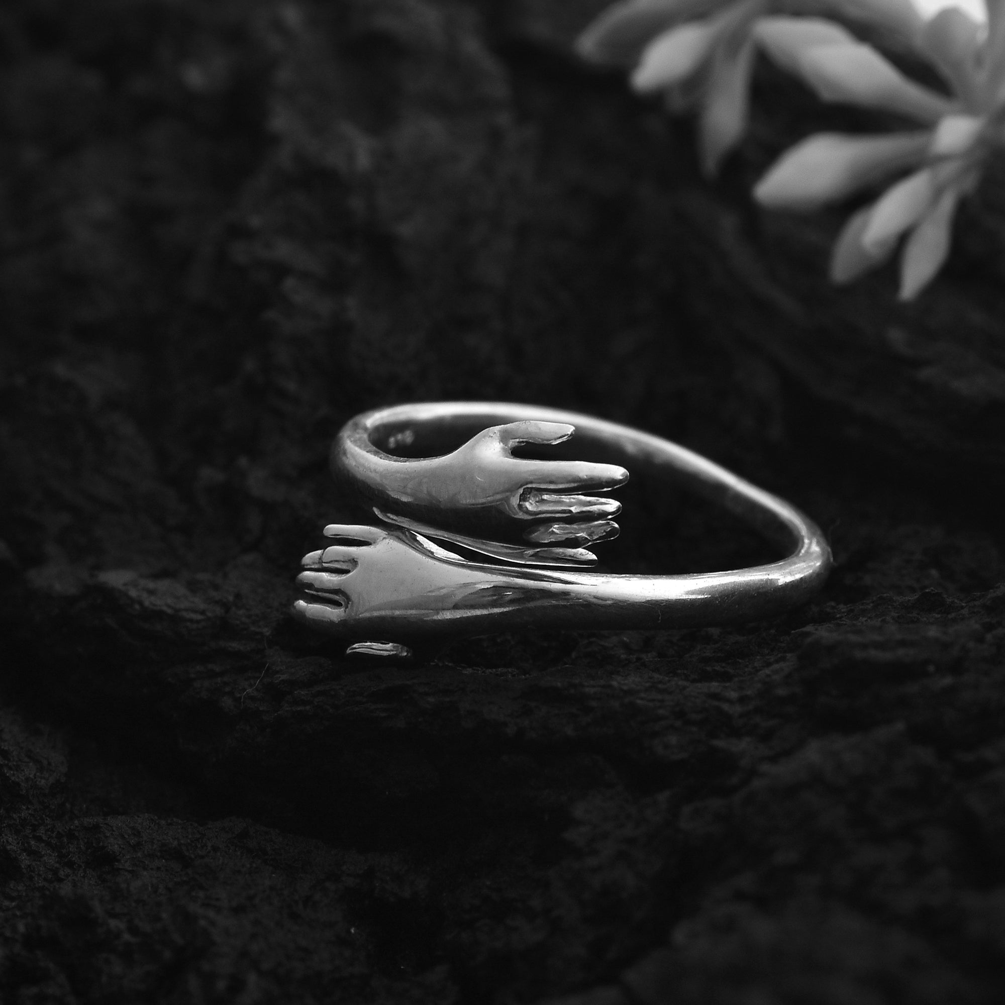 925 Sterling Silver Open Adjustable Hand Hug Ring