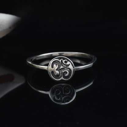 Minimal Om Disc Ring – 925 Sterling Silver