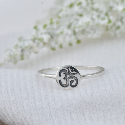 Minimal Om Disc Ring – 925 Sterling Silver