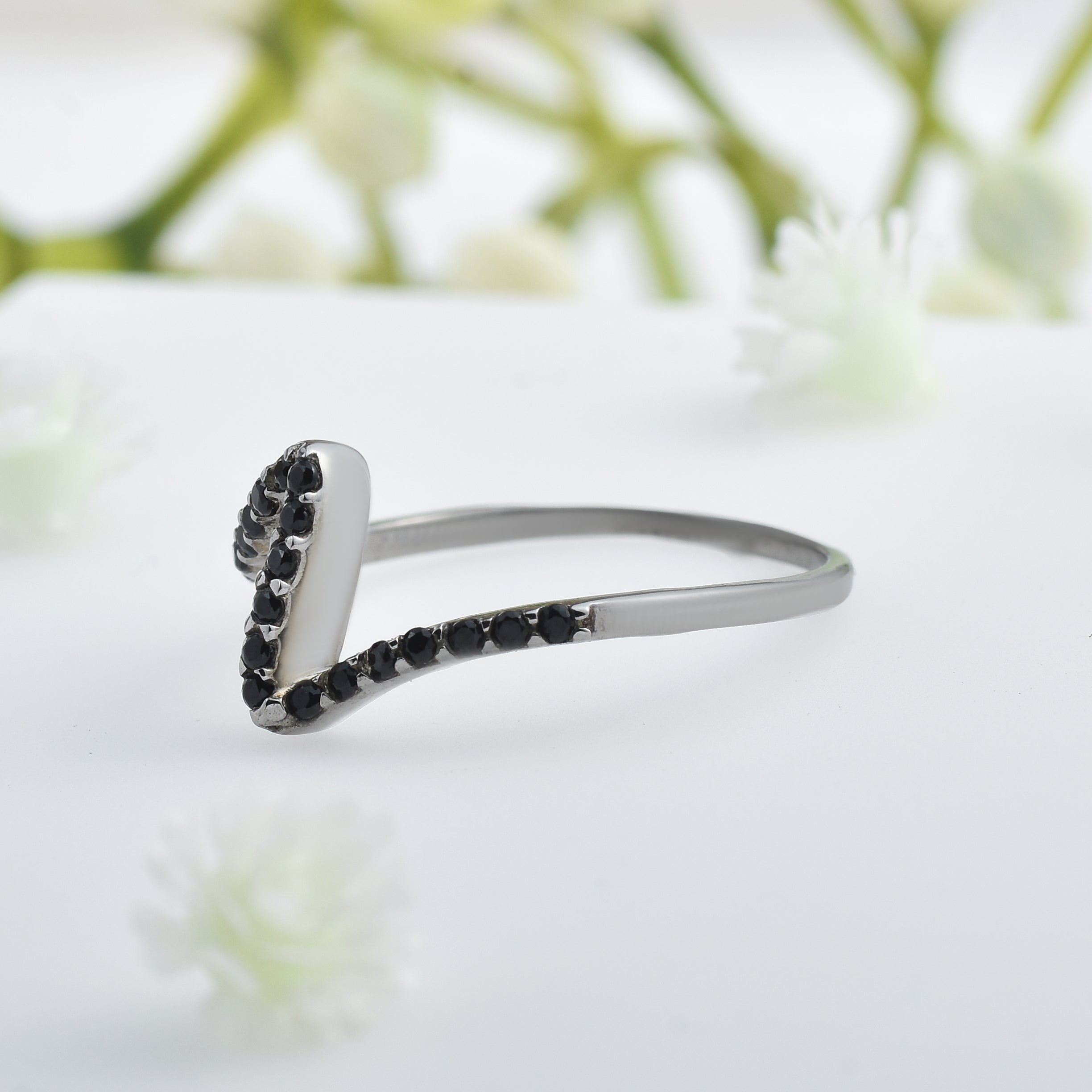 Black Spinel Round Chevron V Shape Band Ring 925 Sterling Silver