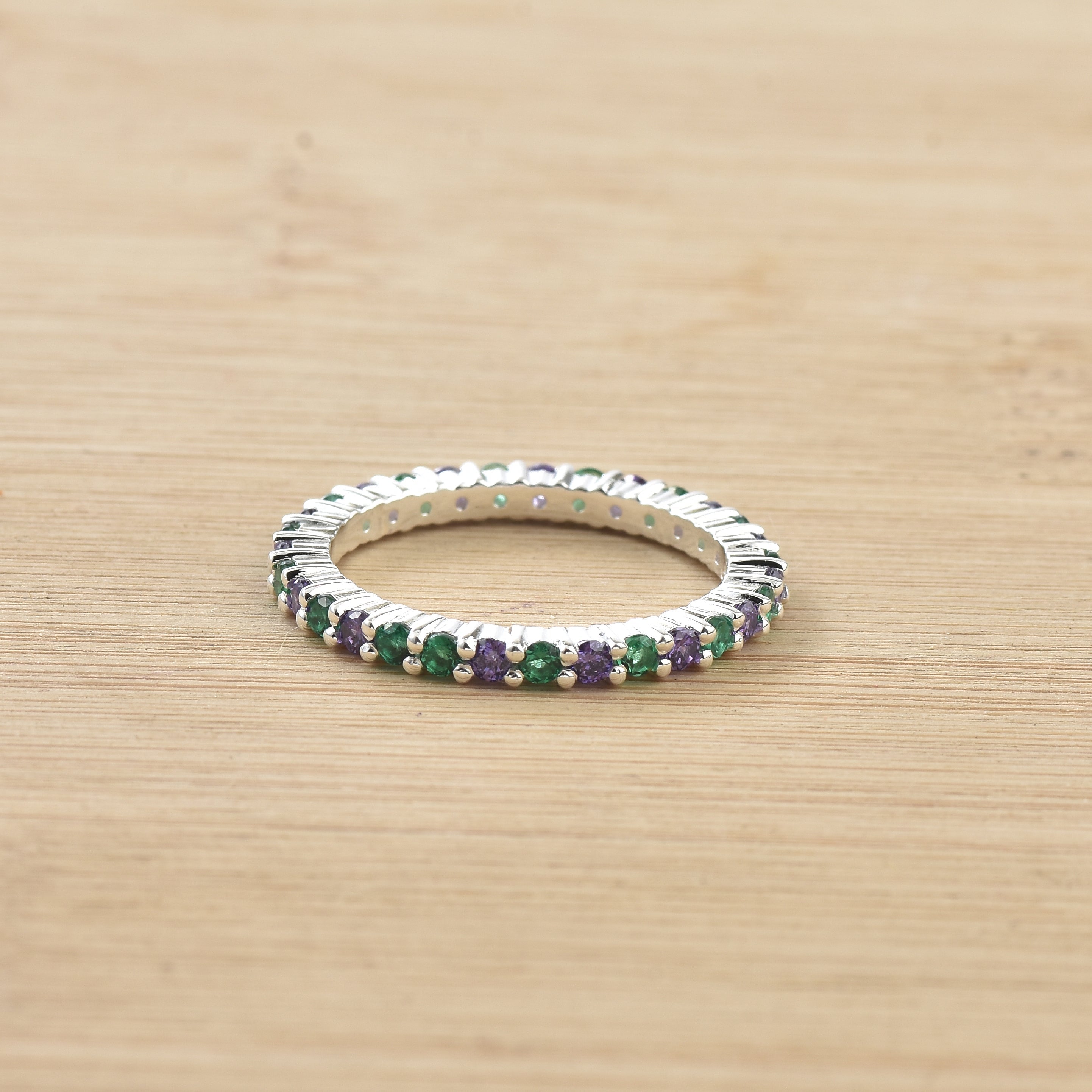 0.90 Ct Round Emerald & Amethyst Eternity Band Ring 925 Sterling Silver