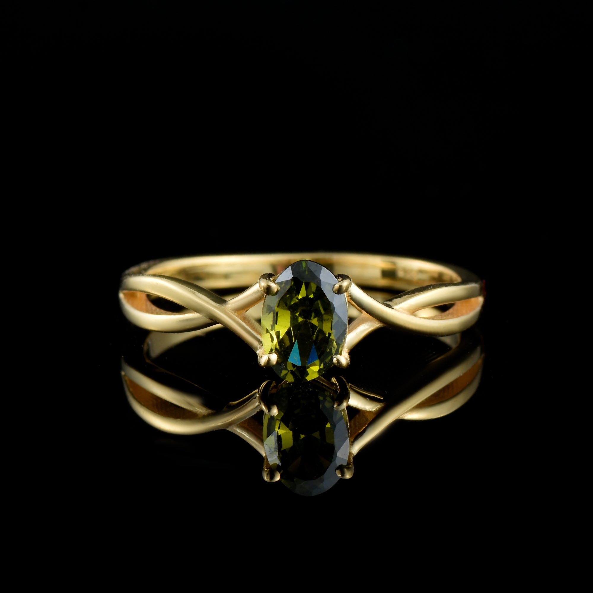 1.00 Ct Oval Peridot Solitaire with Twisted Split Shank Ring 925 Sterling Silver Yellow Plated