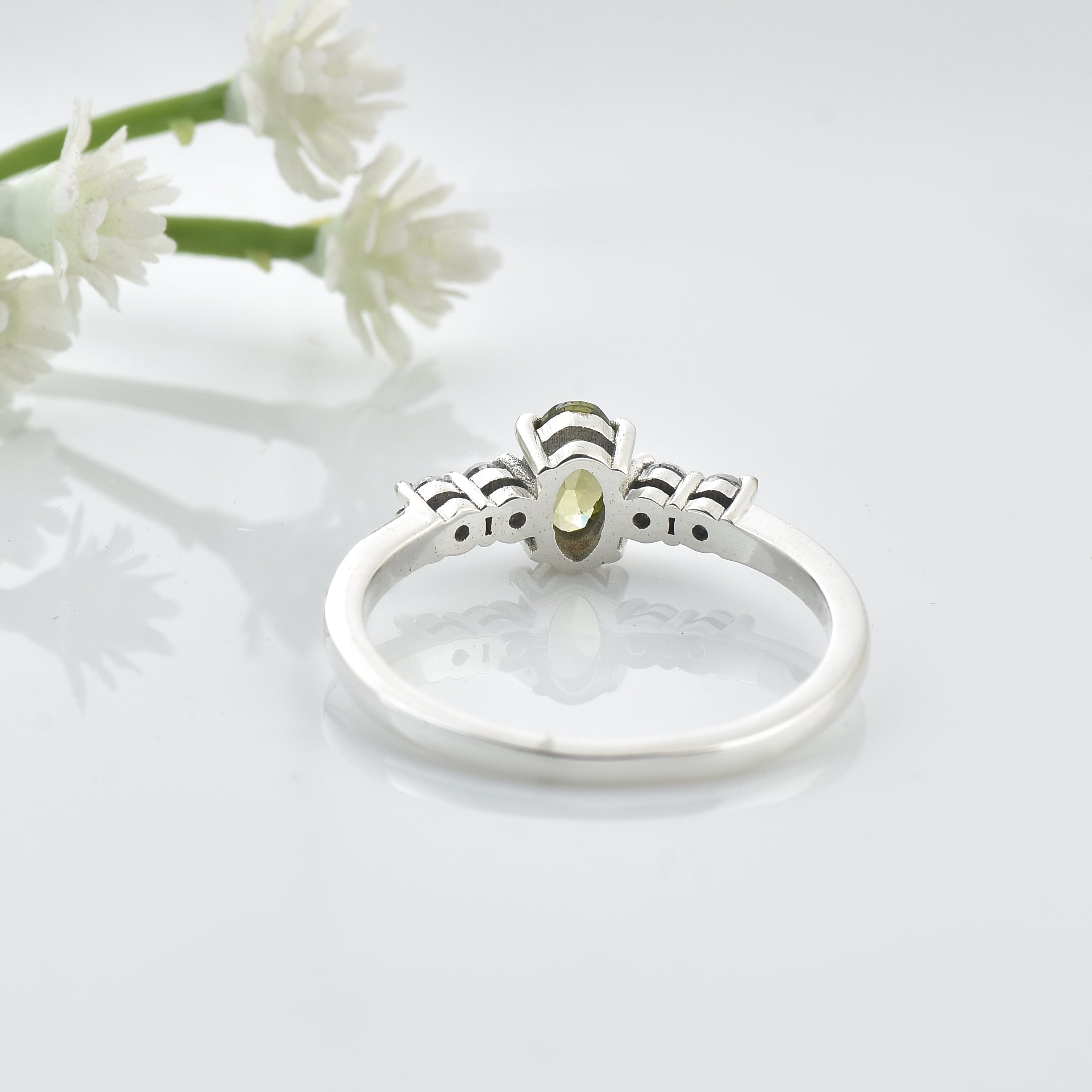 0.50 Ct Oval Shape Peridot Solitaire Ring 925 Sterling Silver