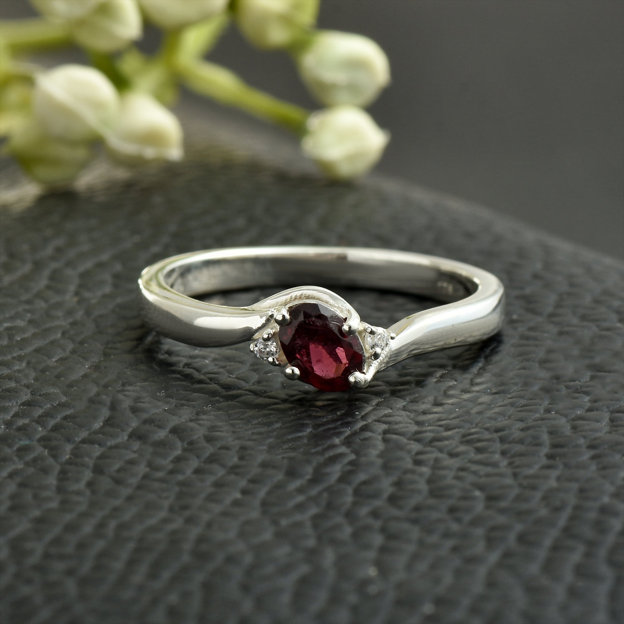 Rhodolite Garnet Solitaire Ring – Sterling Silver