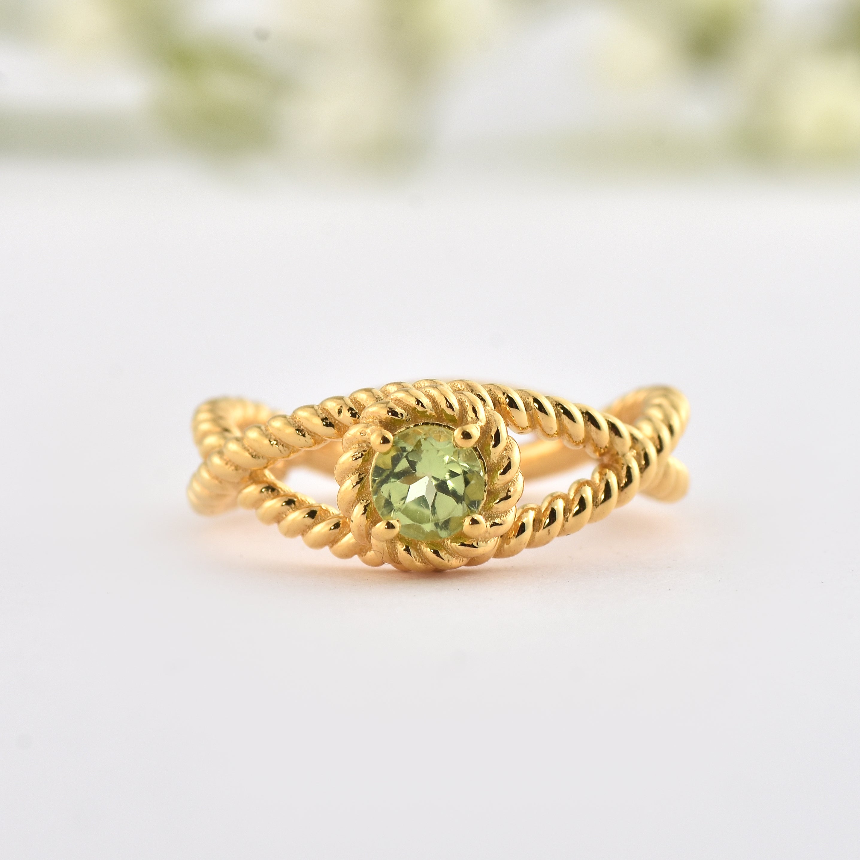 4x4mm Round Peridot Twisted Band Design Ring - 925 Sterling Silver Yellow Plated