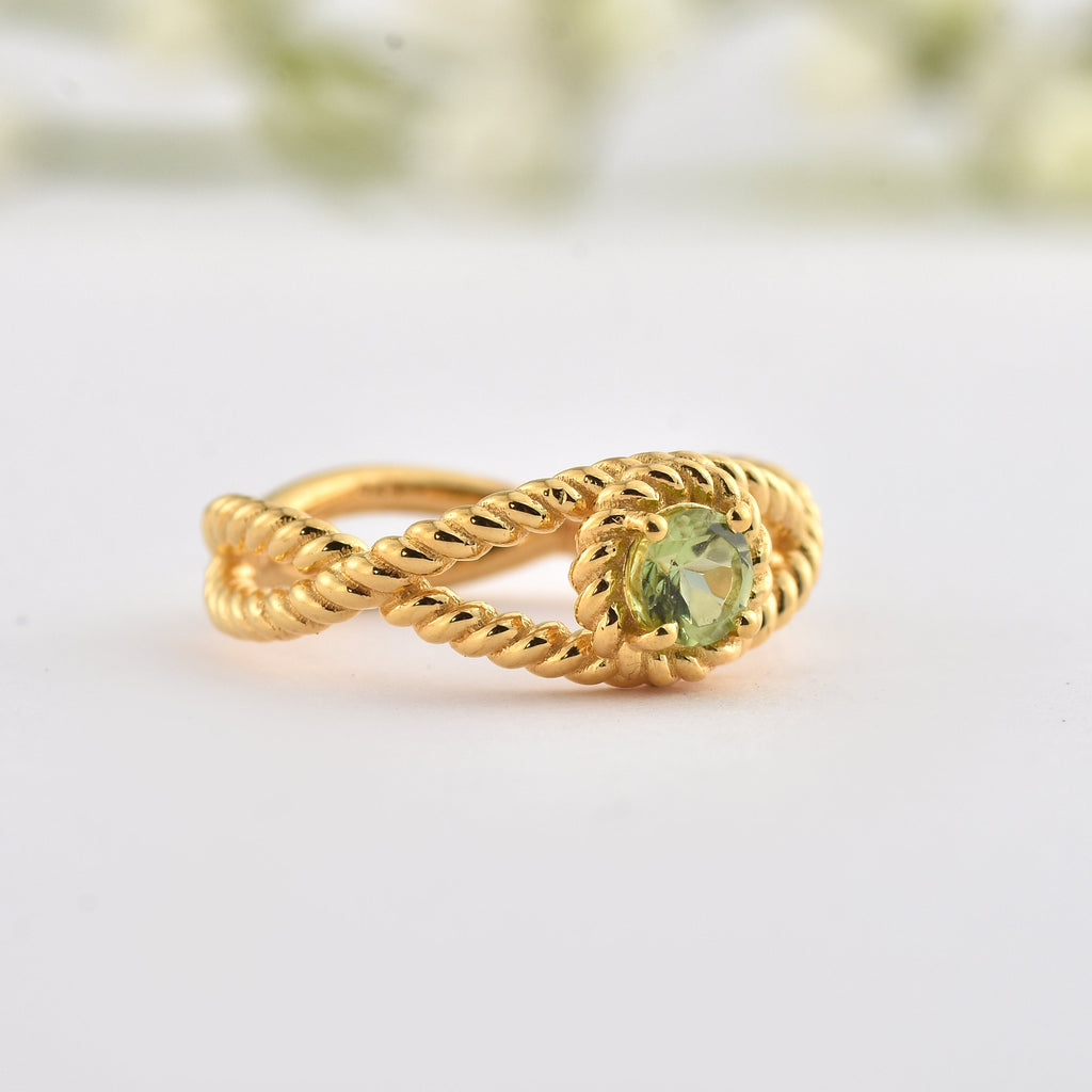 4x4mm Round Peridot Twisted Band Design Ring - 925 Sterling Silver Yellow Plated