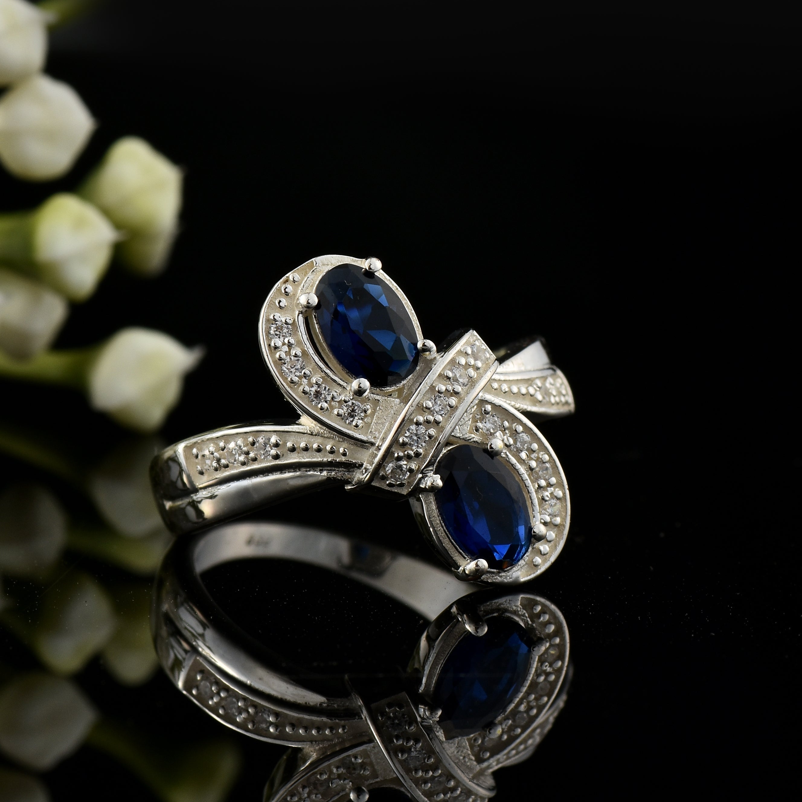 6x4mm Oval Blue Sapphire Crossover Ring - 925 Sterlign Silver